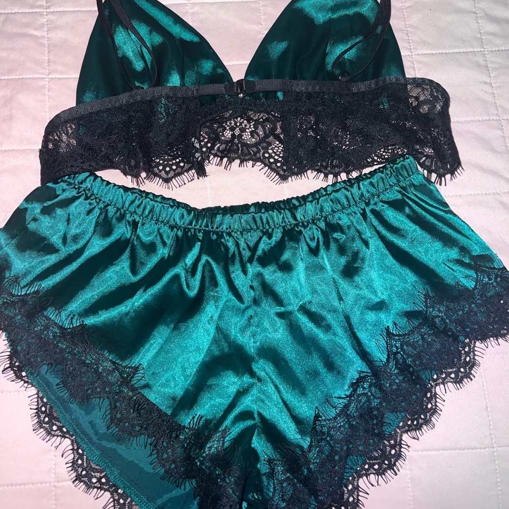 Lingerie Set - Picture 4 of 4